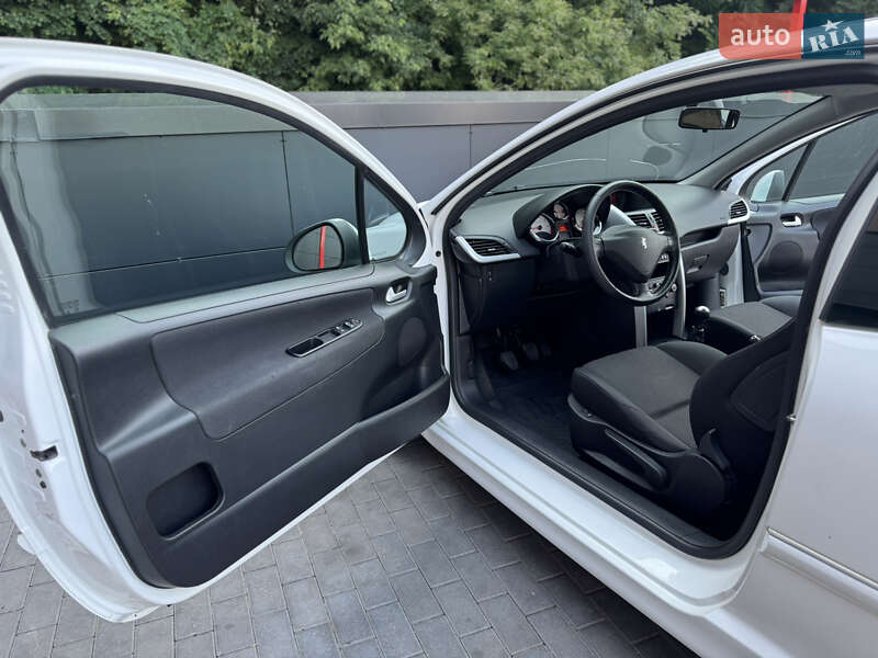 Хетчбек Peugeot 207 2011 в Києві