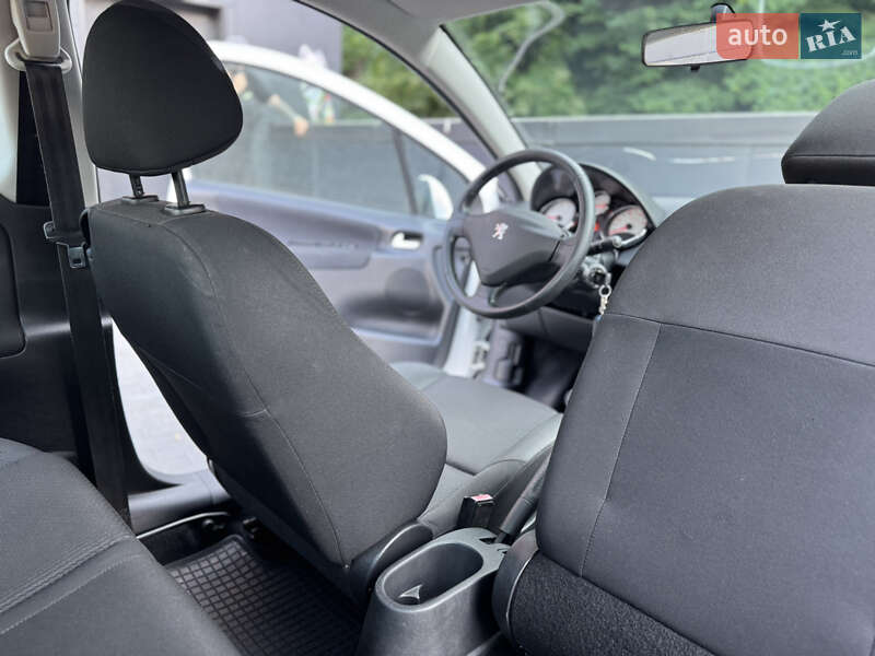 Хетчбек Peugeot 207 2011 в Києві