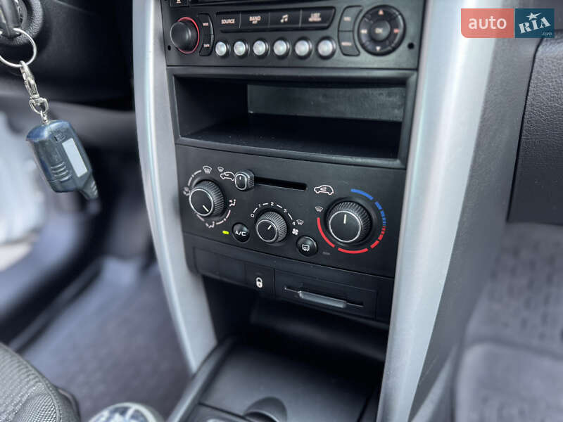 Хетчбек Peugeot 207 2011 в Києві