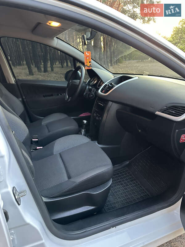 Универсал Peugeot 207 2010 в Николаеве