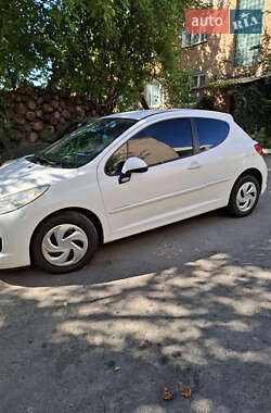 Хэтчбек Peugeot 207 2011 в Новоархангельске