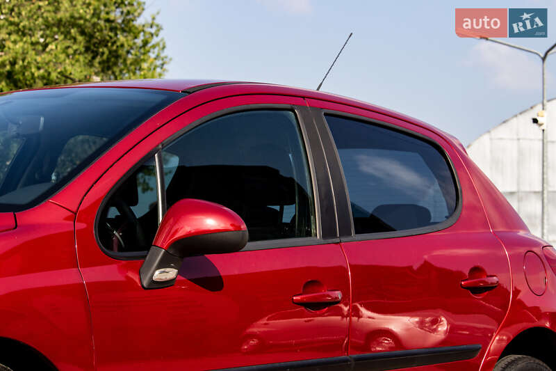Хэтчбек Peugeot 207 2010 в Львове