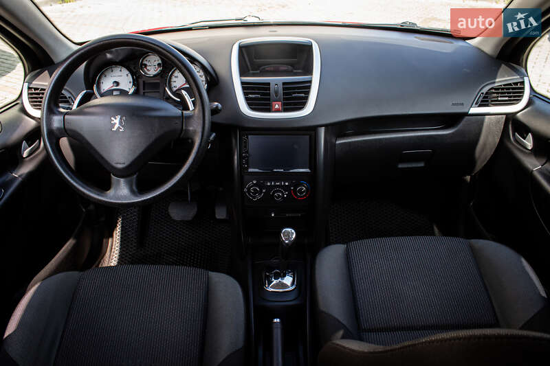 Хэтчбек Peugeot 207 2010 в Львове