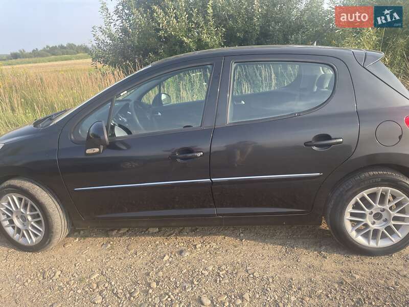 Хетчбек Peugeot 207 2010 в Львові фото 4 Хетчбек Peugeot 207 2010 в Львові