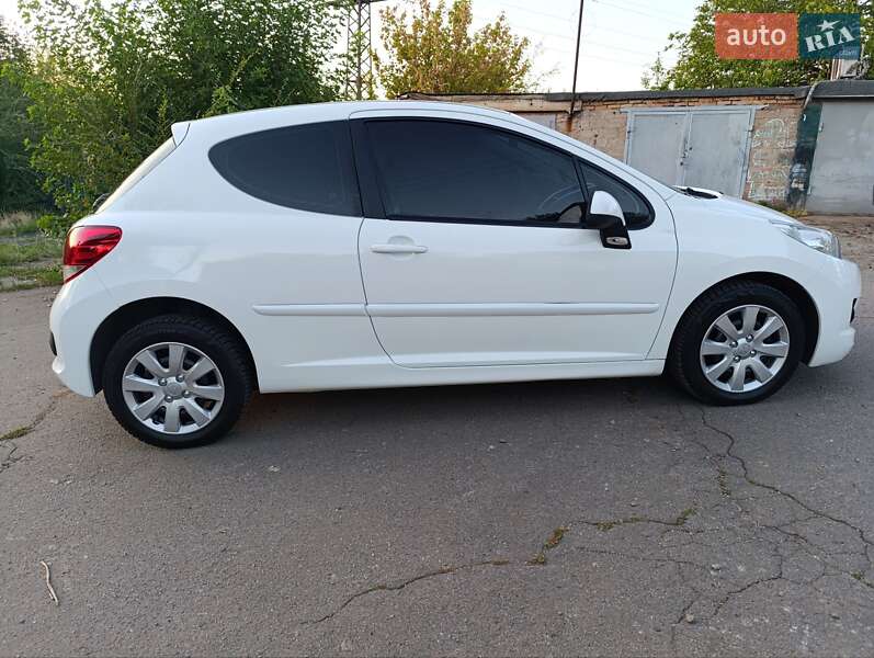 Хэтчбек Peugeot 207 2011 в Кривом Роге фото 5 Хэтчбек Peugeot 207 2011 в Кривом Роге