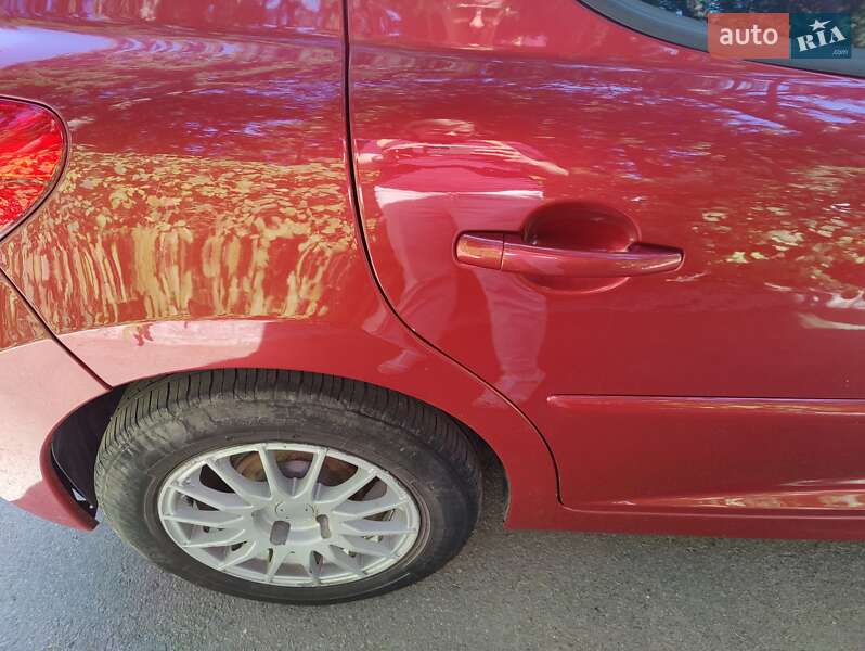 Хэтчбек Peugeot 207 2010 в Луцке