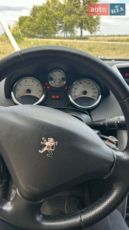 Хетчбек Peugeot 207 2011 в Новоархангельську