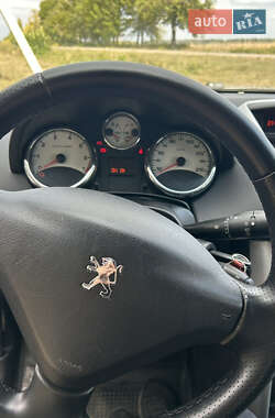 Хетчбек Peugeot 207 2011 в 
