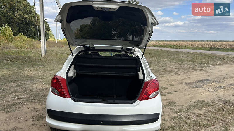Хетчбек Peugeot 207 2011 в Новоархангельську
