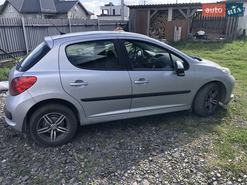 Хэтчбек Peugeot 207 2008 в Львове