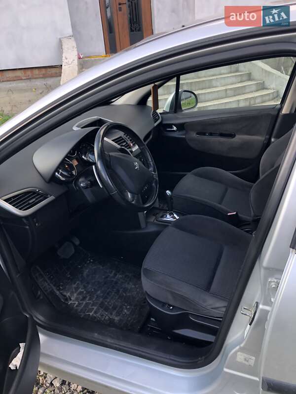 Хэтчбек Peugeot 207 2008 в Львове