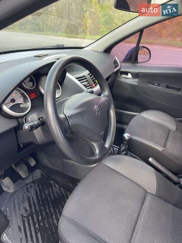 Хетчбек Peugeot 207 2010 в Каневі