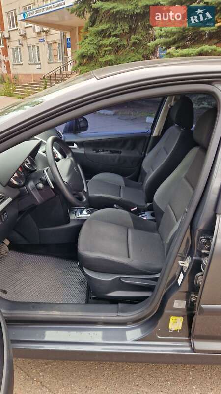 Хэтчбек Peugeot 207 2010 в Николаеве