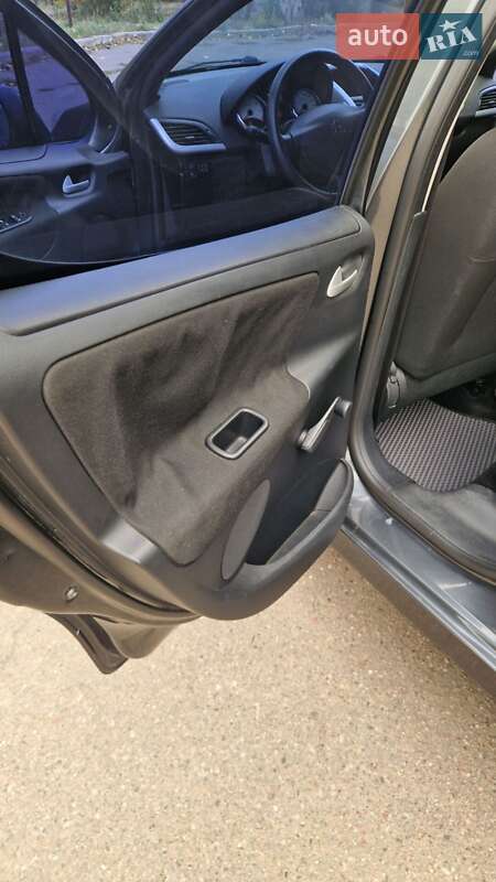 Хэтчбек Peugeot 207 2010 в Николаеве