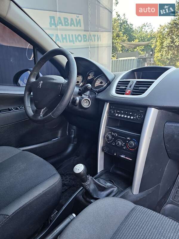 Хэтчбек Peugeot 207 2011 в Киеве
