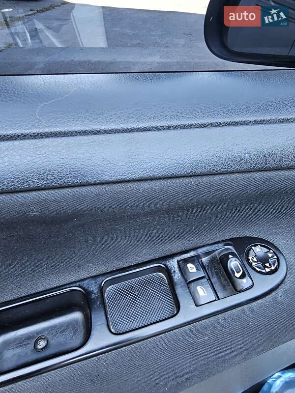 Хэтчбек Peugeot 207 2011 в Киеве