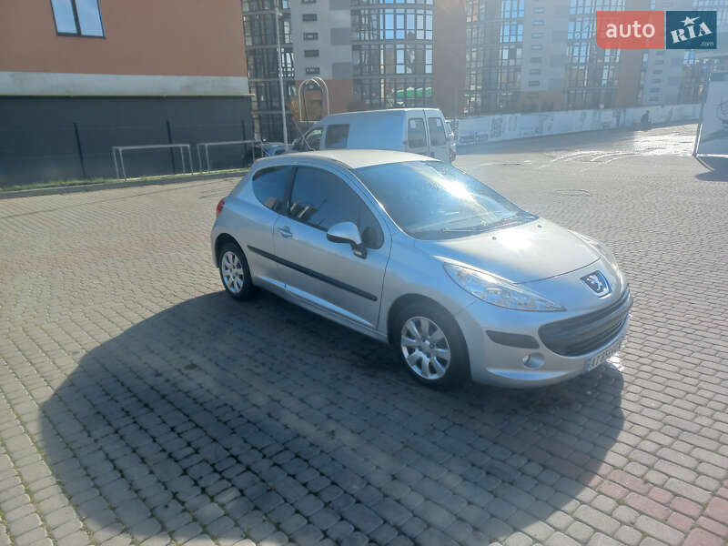 Хэтчбек Peugeot 207 2009 в Ивано-Франковске