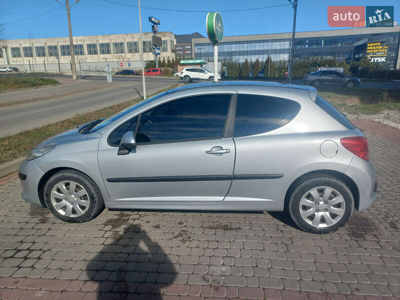 Хэтчбек Peugeot 207 2009 в Ивано-Франковске