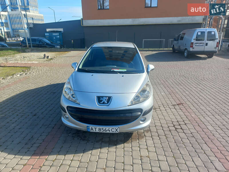 Хэтчбек Peugeot 207 2009 в Ивано-Франковске