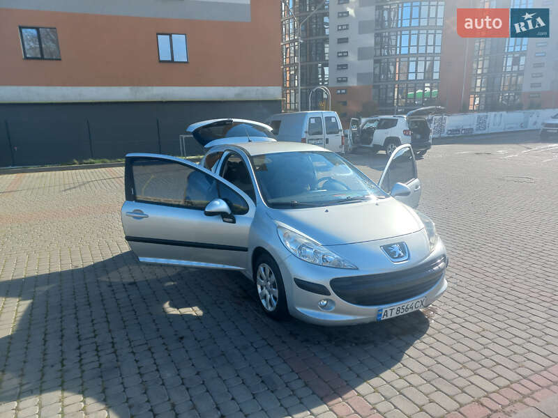 Хэтчбек Peugeot 207 2009 в Ивано-Франковске