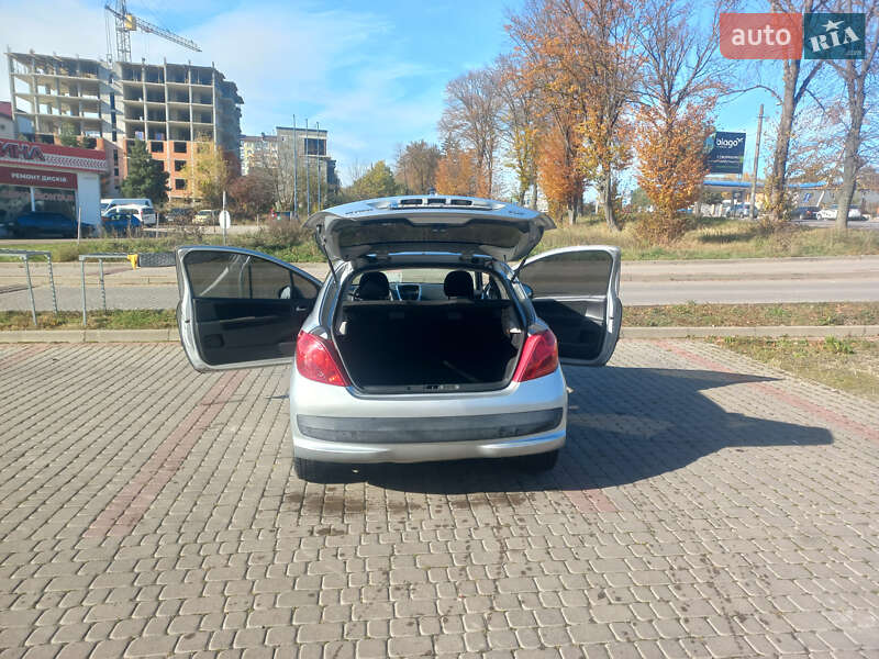 Хэтчбек Peugeot 207 2009 в Ивано-Франковске