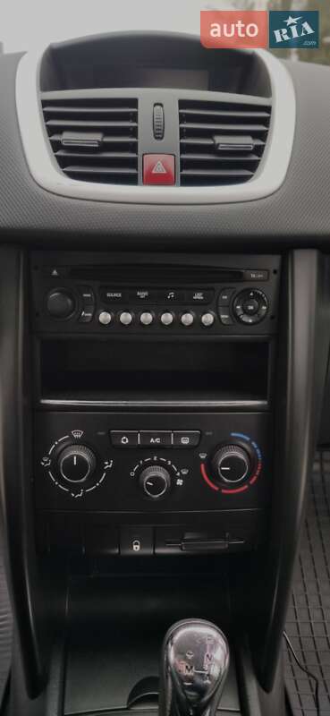 Хэтчбек Peugeot 207 2010 в Киеве фото 6 Хэтчбек Peugeot 207 2010 в Киеве