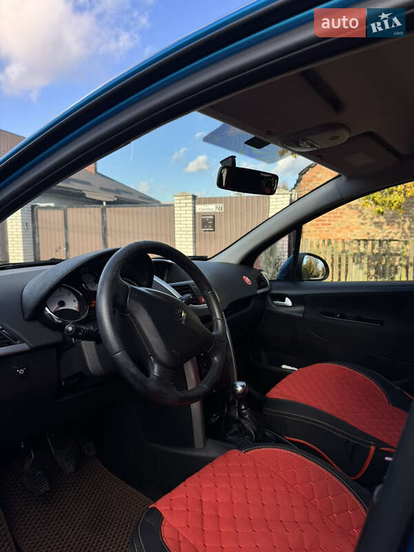 Хэтчбек Peugeot 207 2011 в Запорожье