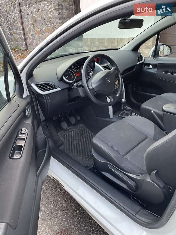 Хэтчбек Peugeot 207 2012 в Киеве фото 20 Хэтчбек Peugeot 207 2012 в Киеве