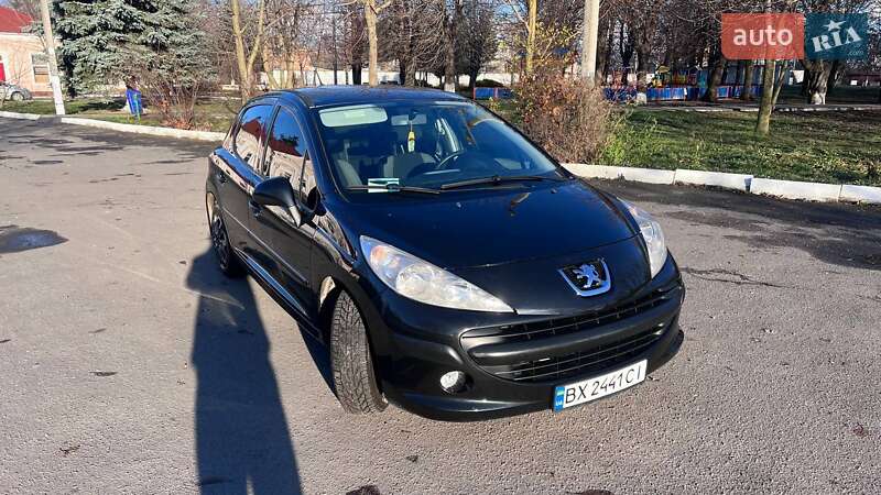 Хетчбек Peugeot 207 2009 в Волочиську