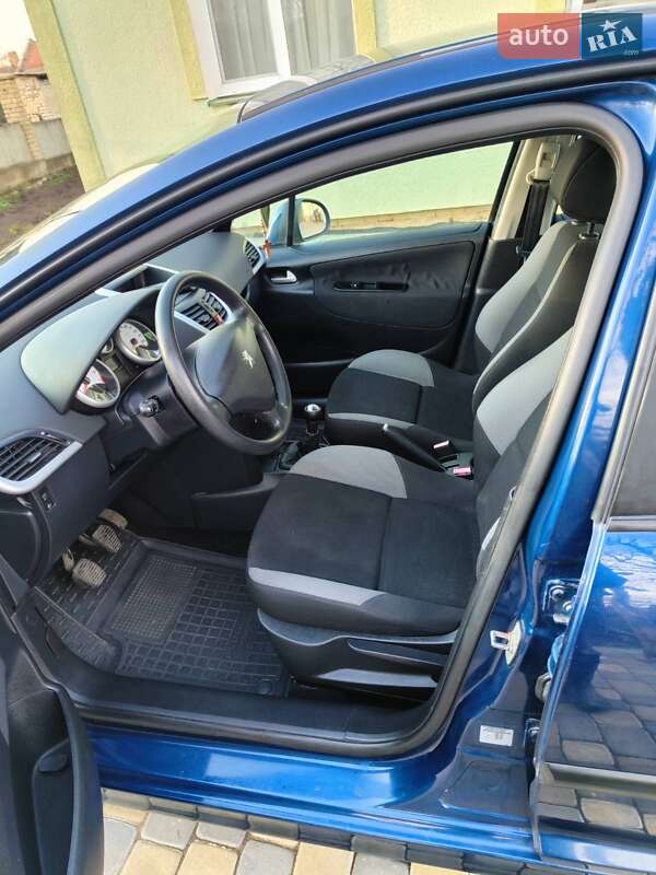 Хэтчбек Peugeot 207 2008 в Самборе