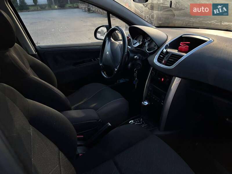Хэтчбек Peugeot 207 2008 в Могилев-Подольске