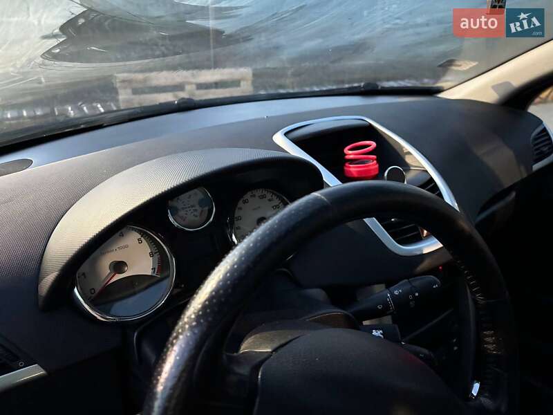 Хэтчбек Peugeot 207 2008 в Могилев-Подольске