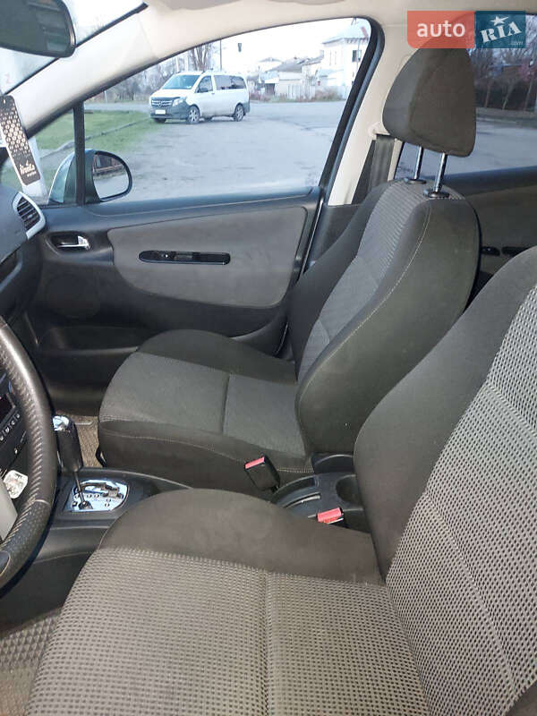 Хэтчбек Peugeot 207 2010 в Ходорове