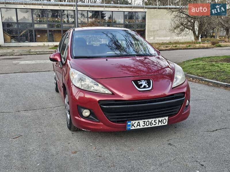 Хэтчбек Peugeot 207 2010 в Киеве