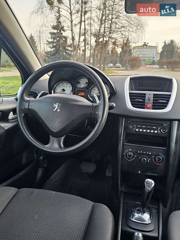 Хэтчбек Peugeot 207 2010 в Киеве