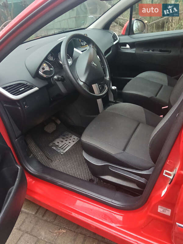 Хэтчбек Peugeot 207 2011 в Брусилове