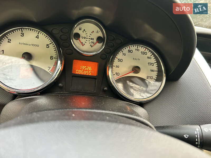 Хэтчбек Peugeot 207 2011 в Брусилове