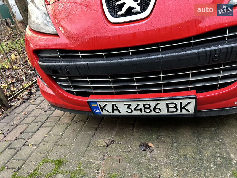 Хэтчбек Peugeot 207 2011 в Брусилове