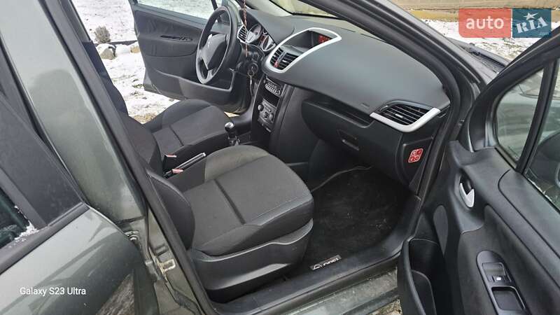 Хэтчбек Peugeot 207 2010 в Стрые