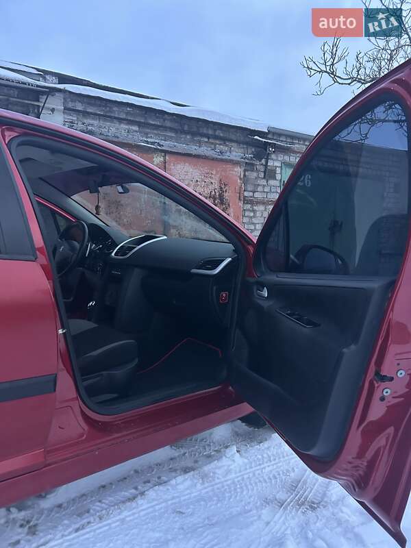 Хэтчбек Peugeot 207 2008 в Запорожье фото 10 Хэтчбек Peugeot 207 2008 в Запорожье