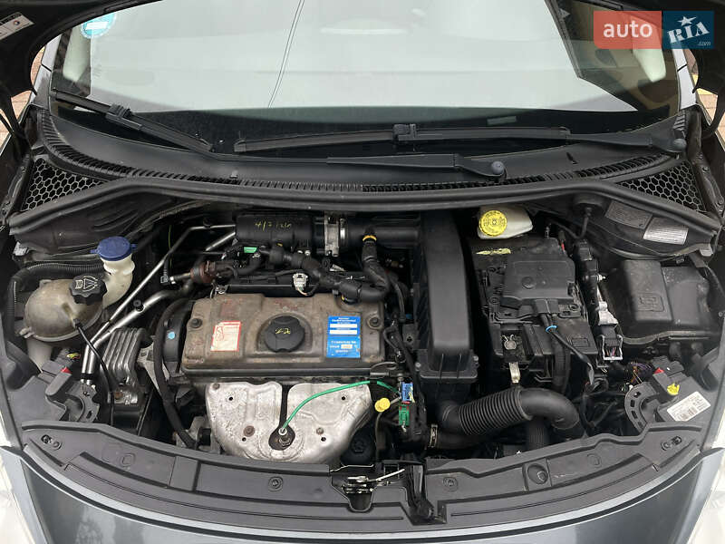 Хэтчбек Peugeot 207 2011 в Львове