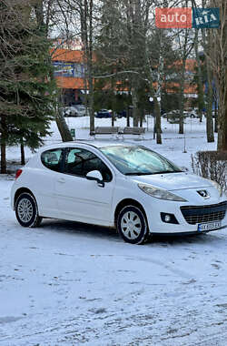 Хетчбек Peugeot 207 2011 в Чугуєві