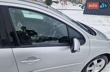 Хетчбек Peugeot 207 2011 в Долині