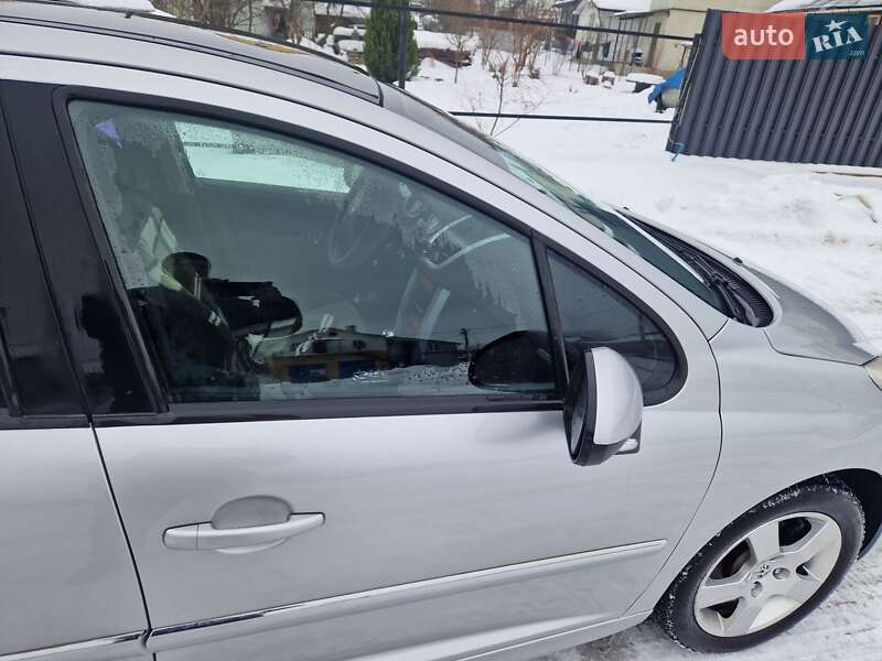 Хэтчбек Peugeot 207 2011 в Долине