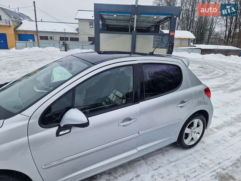 Хэтчбек Peugeot 207 2011 в Долине