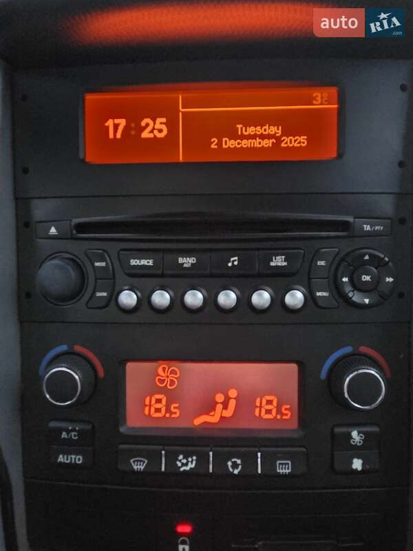 Хэтчбек Peugeot 207 2011 в Долине