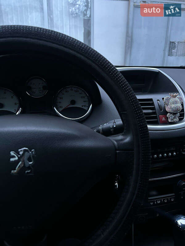 Хэтчбек Peugeot 207 2011 в Запорожье