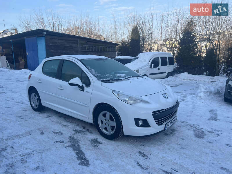 Peugeot 207 2010 Peugeot 207 2010