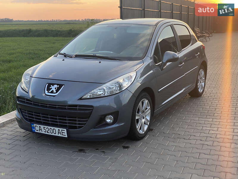 Хэтчбек Peugeot 207 2011 в Умани
