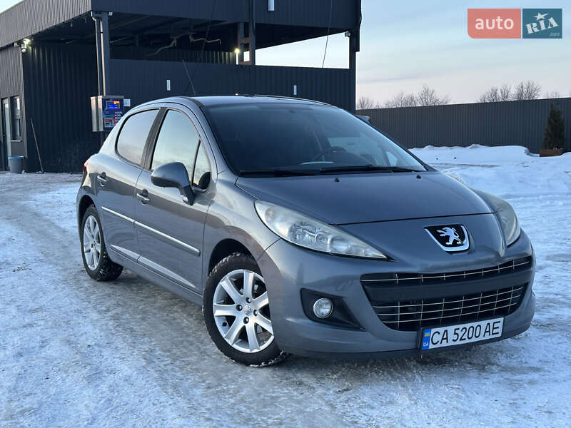Хэтчбек Peugeot 207 2011 в Умани